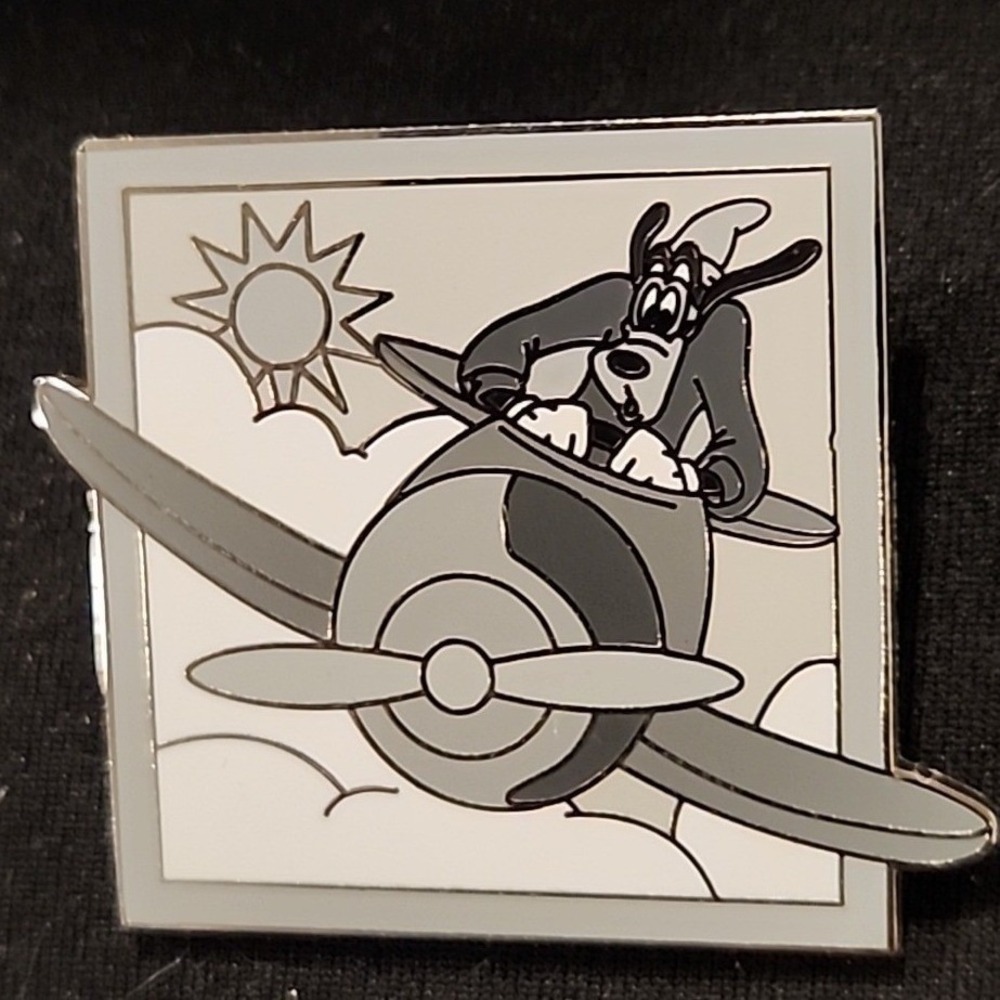 Disney Pin 84143 DLR Goofy's Sky School Mystery CHASER in‎ the Clouds LE 100